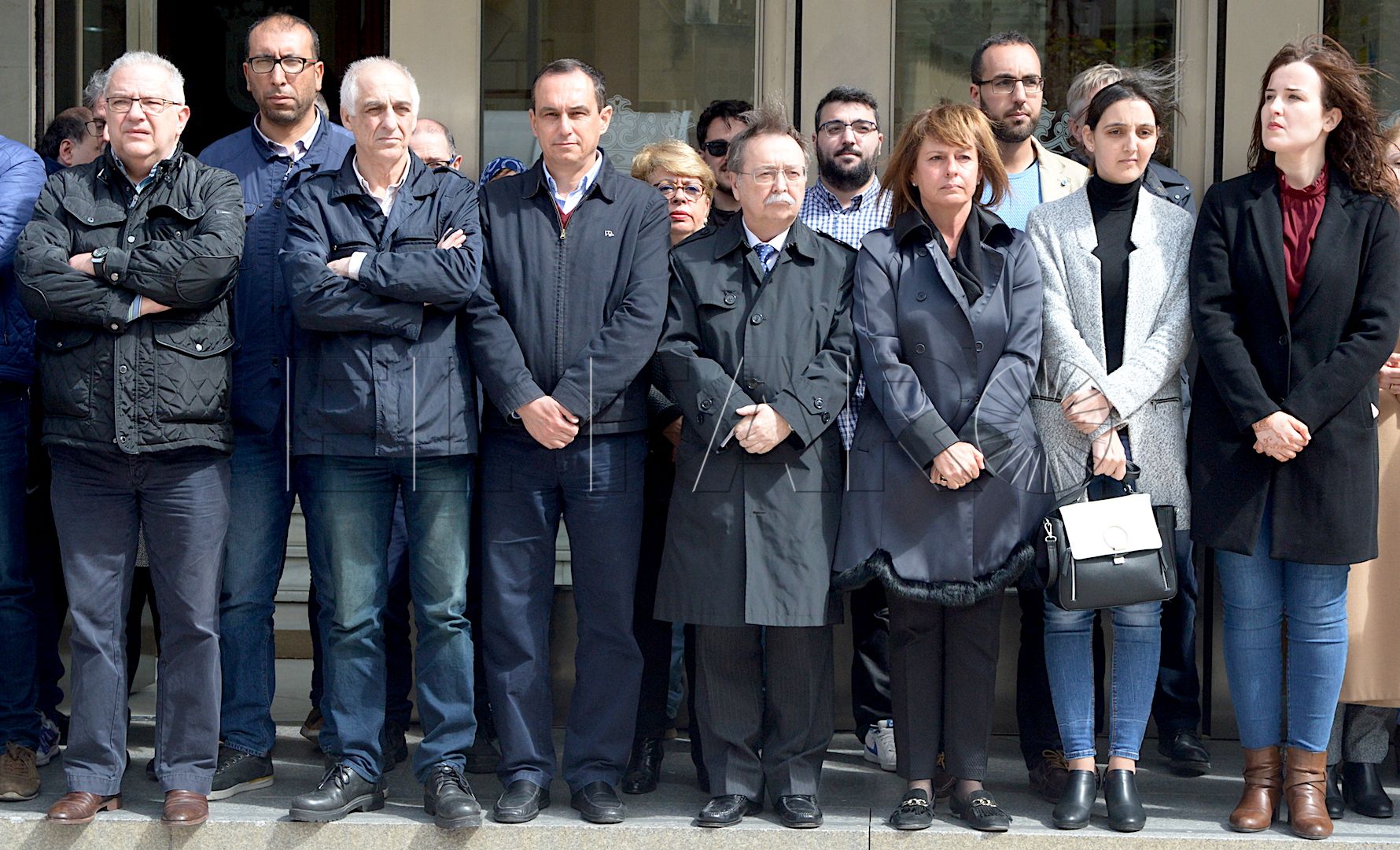 Minuto de silencio en el Ayuntamiento por el asesinato de una mujer en Blanes