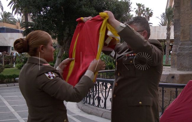 Solemne arriado de bandera
