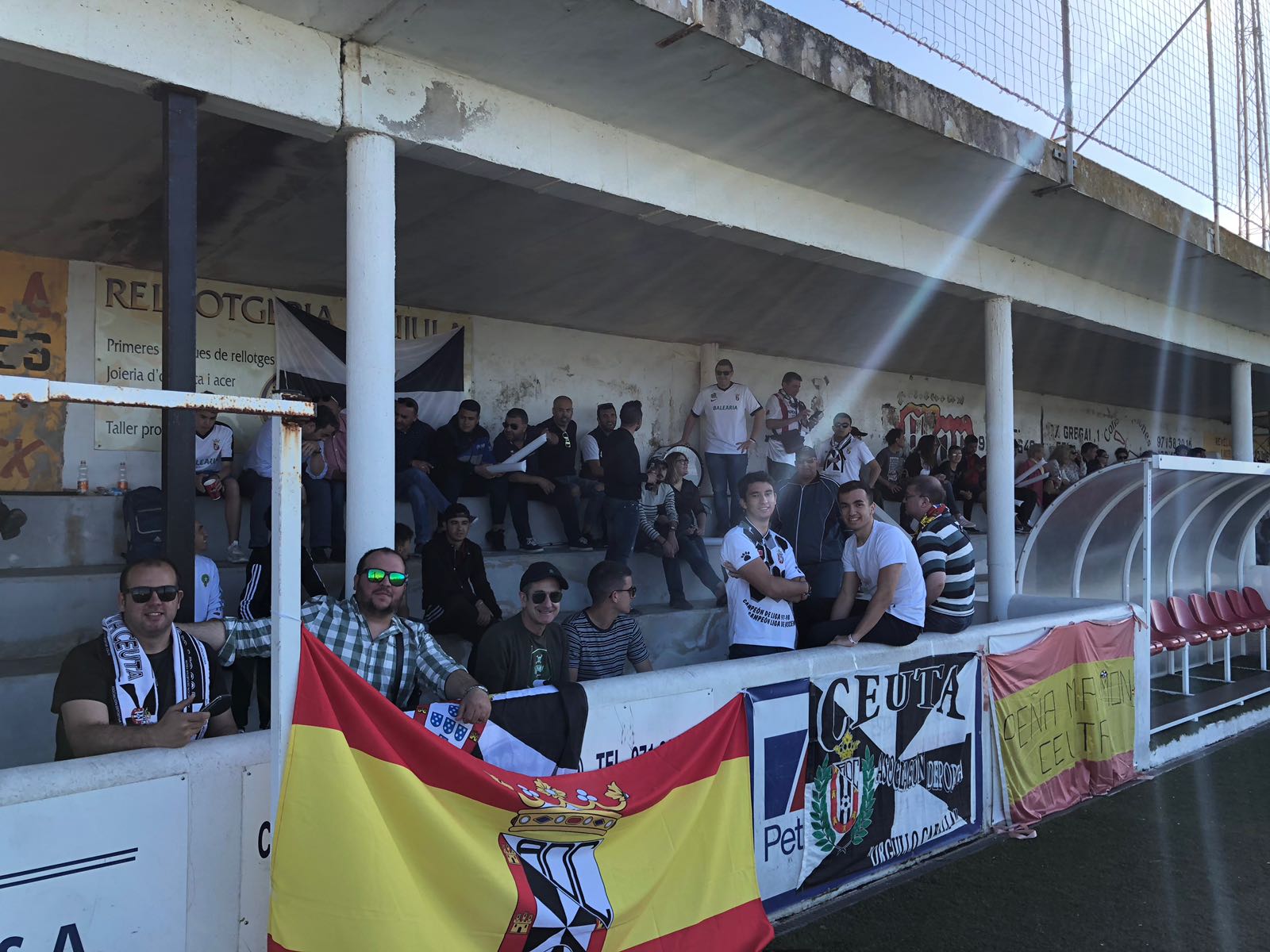 Aficionados de la AD Ceuta desplazados a Felanitx celebran la victoria
