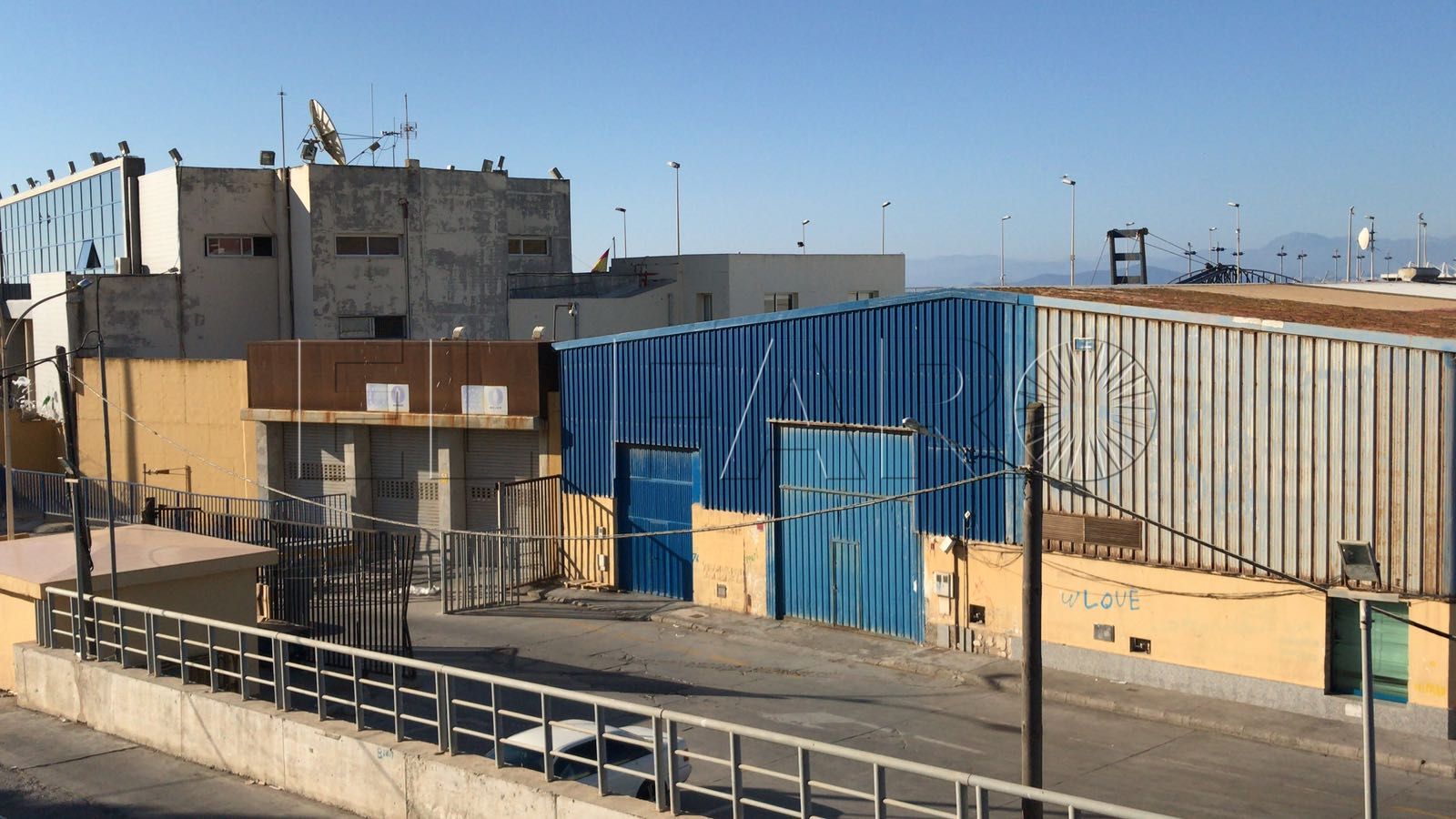 El ‘Tarajal II’, cerrado ante las protestas de las porteadoras por motivos de seguridad