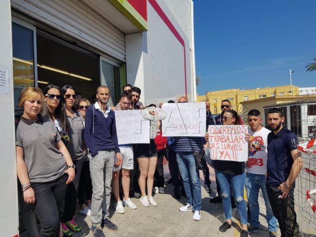 Los trabajadores del franquiciado de Dia le piden que entregue ya las llaves del local