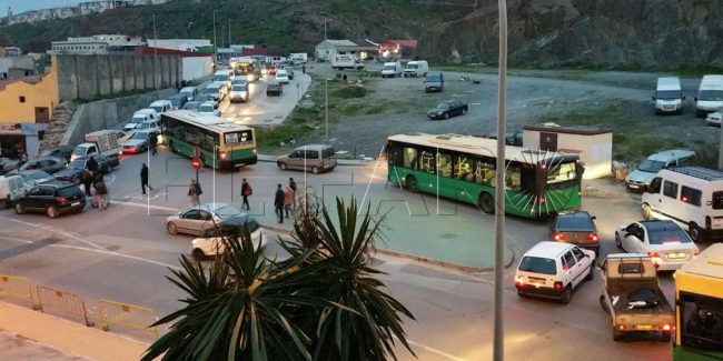 El caos de la frontera sigue haciendo caer el número de usuarios de los autobuses