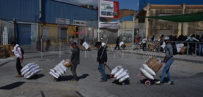El Faro - Avalanchas, peleas, huelgas y decomisos masivos de bultos