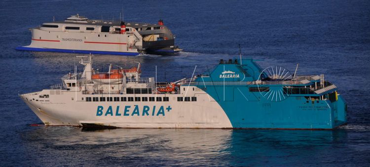 Balearia trasmediterranea barcos