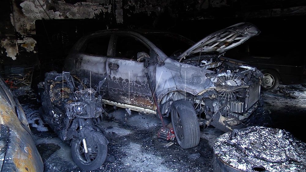 Un taller y un local de seguros, destrozados tras un incendio en la Almadraba