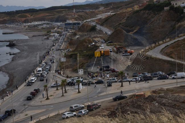 Habilitada la explanada de Juan XXIII ante los colapsos fronterizos