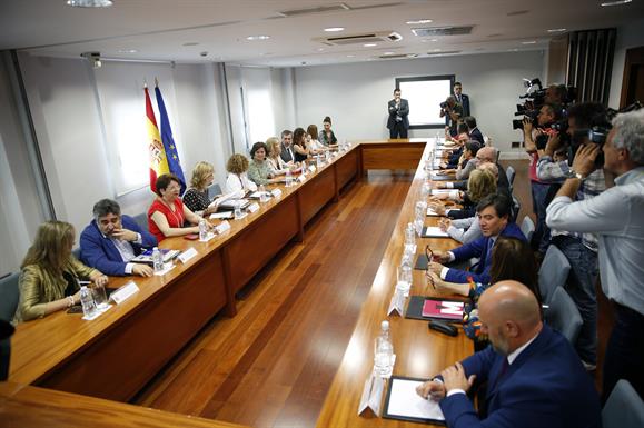 Mateos asiste a la primera reunión de delegados del Gobierno en Madrid