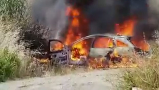 Arde un coche cerca de la mezquita de Sidi Embarek