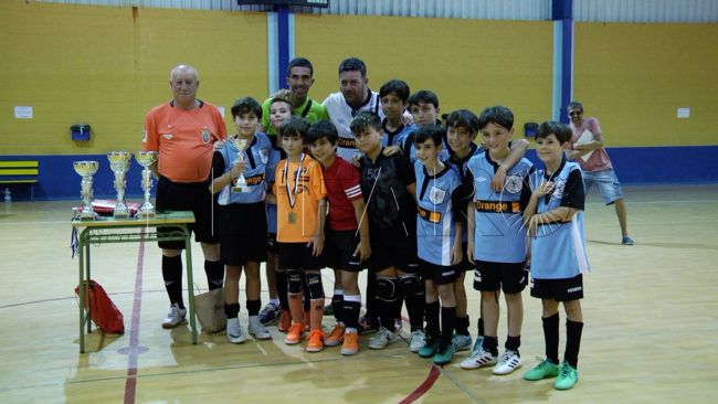 Punto final al torneo de fútbol sala Virgen del Carmen en el pabellón Santa Amelia