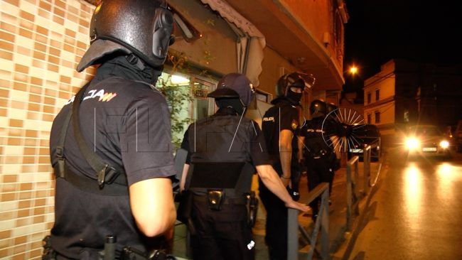 El Faro - Un menor detenido tras agredir a policías: quiso morder a uno