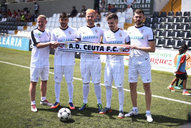 La AD Ceuta presenta a sus cinco nuevos futbolistas