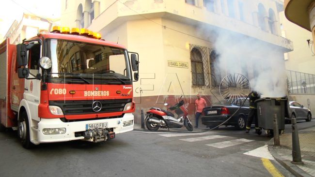 Incendio de un contenedor en Isabel Cabral
