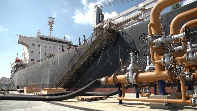 El Sam Lion continúa los trabajos de reparación en el muelle de La Puntilla