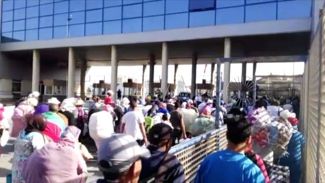 Jornada de avalanchas en la frontera del Tarajal para sacar el bulto chino