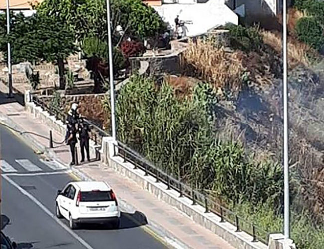 Bomberos se ‘parte’ en dos para atender un fuego en El Recinto