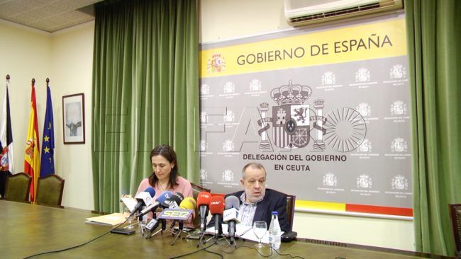 El Defensor del Pueblo aboga por mejorar infraestructuras y gestión para paliar las colas de la frontera