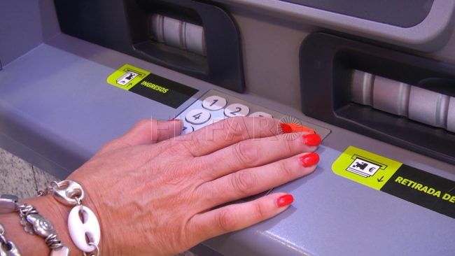 El Gobierno considera una “aberración” el bloqueo masivo de cuentas bancarias a empresarios de Ceuta