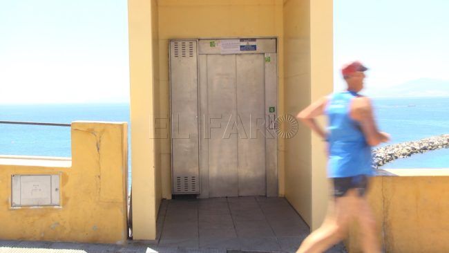 El Faro - Los usuarios de la Ribera, indignados ante la “eterna” avería del ascensor