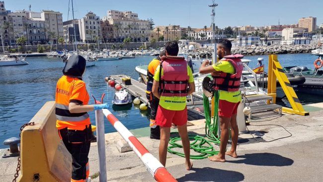 Rescatan a una inmigrante embarazada al ser arrojada cerca del Foso