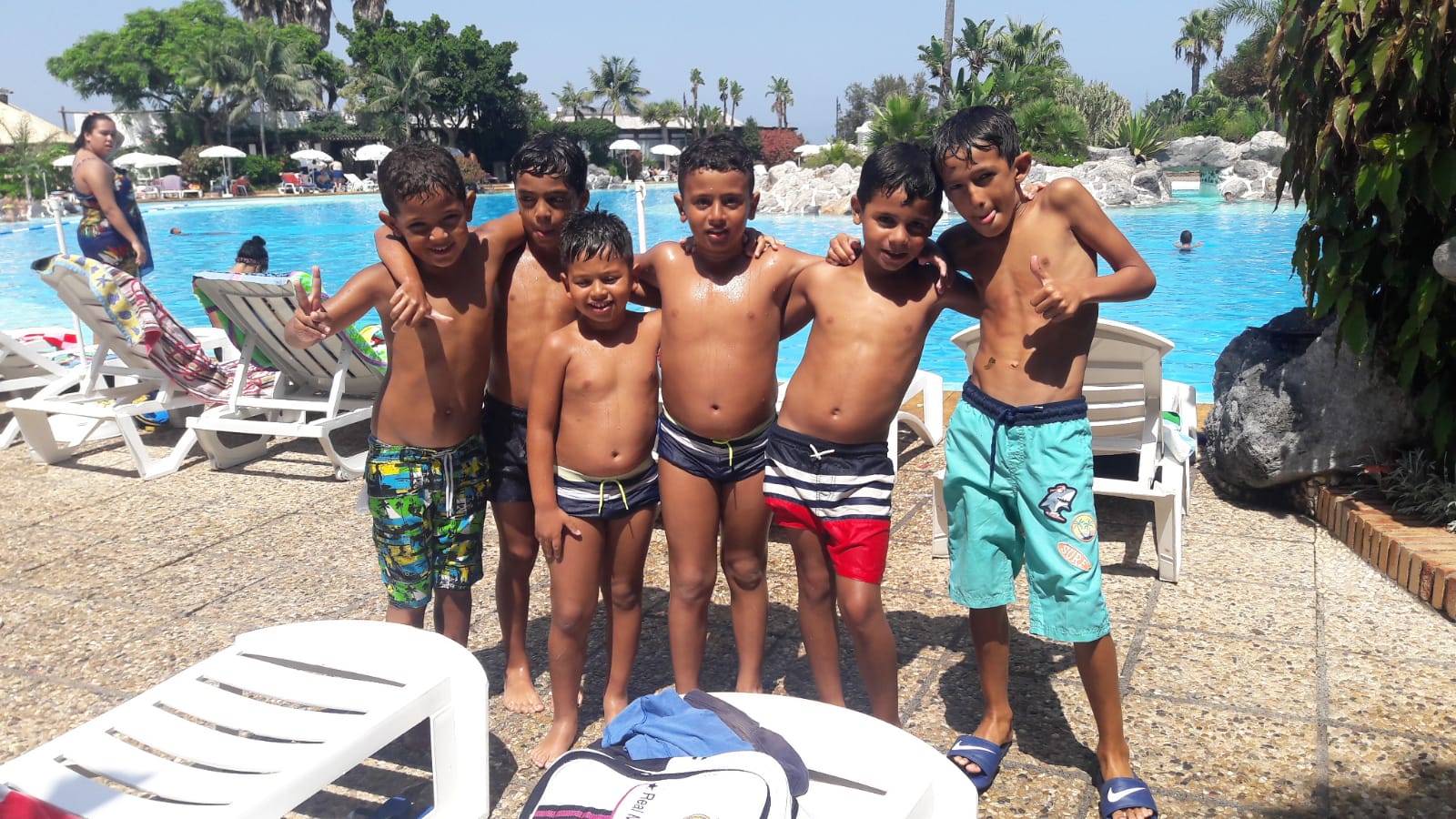 Niños de tres barriadas disfrutan de una jornada de convivencia en el Parque Marítimo