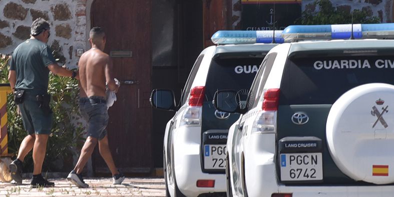 Los dos pilotos detenidos con inmigrantes, a prisión