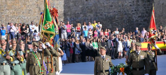 Un solemne izado de bandera y un desfile centran los actos en el 600 aniversario de la llegada de la Virgen de África