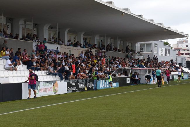 La AD Ceuta investiga el lanzamiento de una botella en el ‘Murube’ durante el partido ante el Cabecense