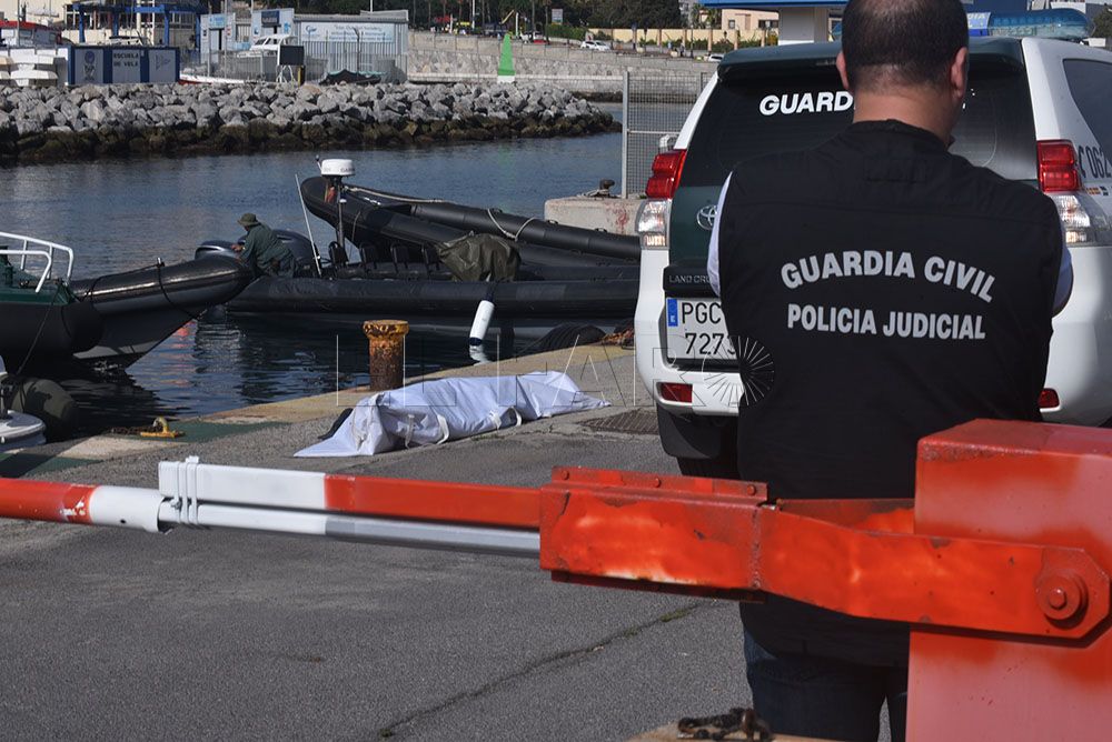 Los GEAS de la Guardia Civil de Ceuta recuperan un cadáver en el mar