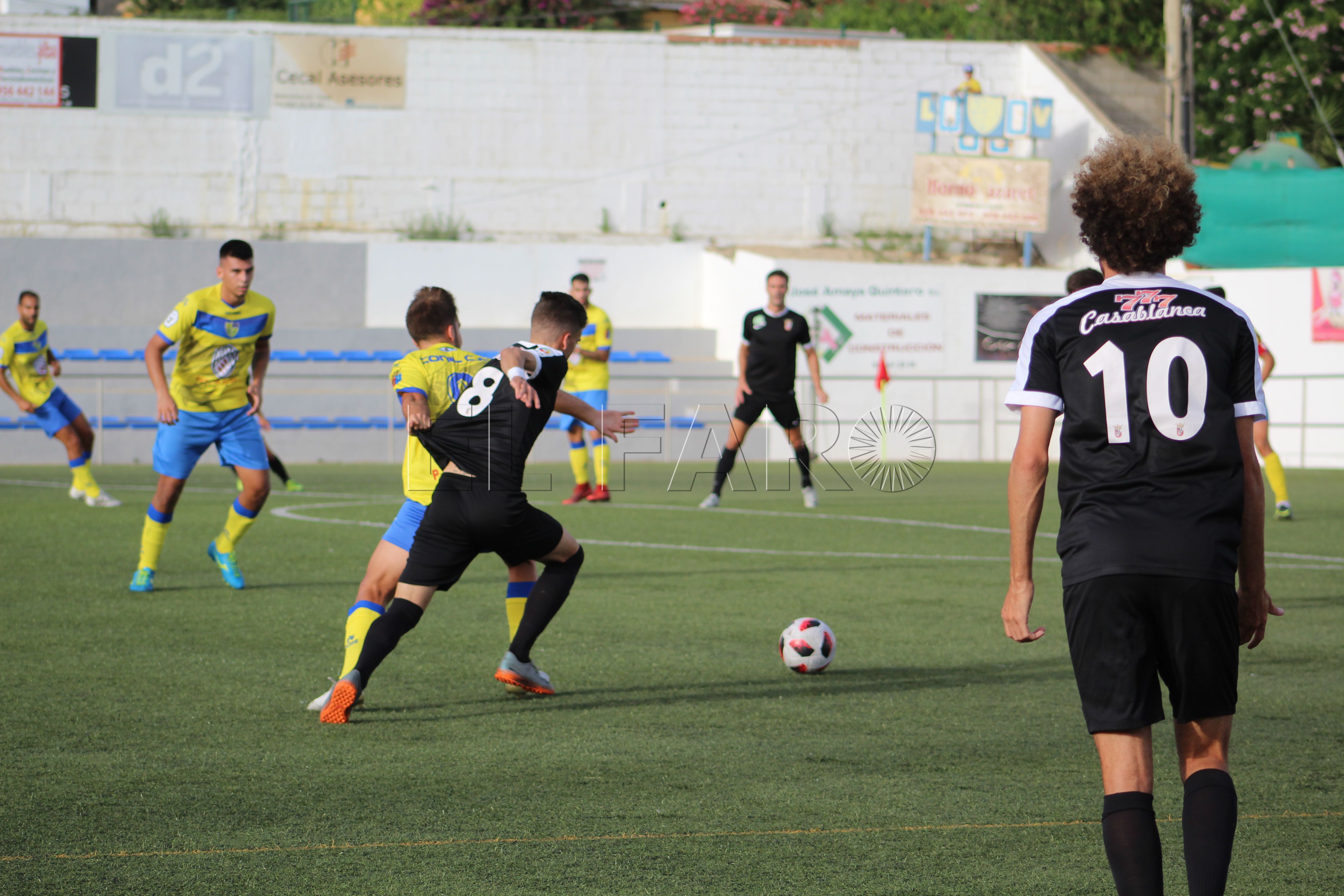 Dos goles de Chico dan el primer triunfo al Ceuta