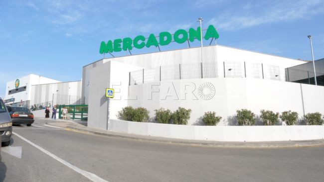 La apertura de Mercadona hoy congrega a centenares de clientes