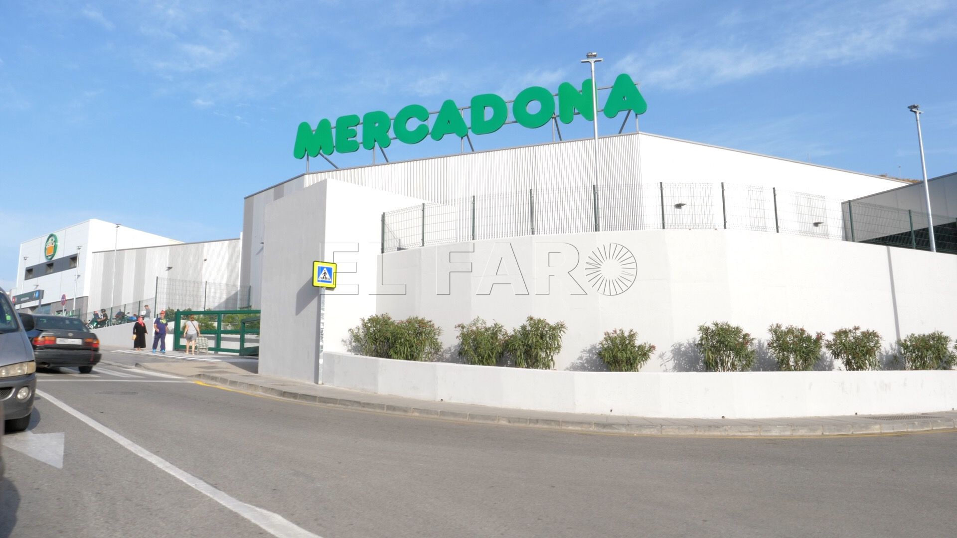La apertura de Mercadona hoy congrega a centenares de clientes