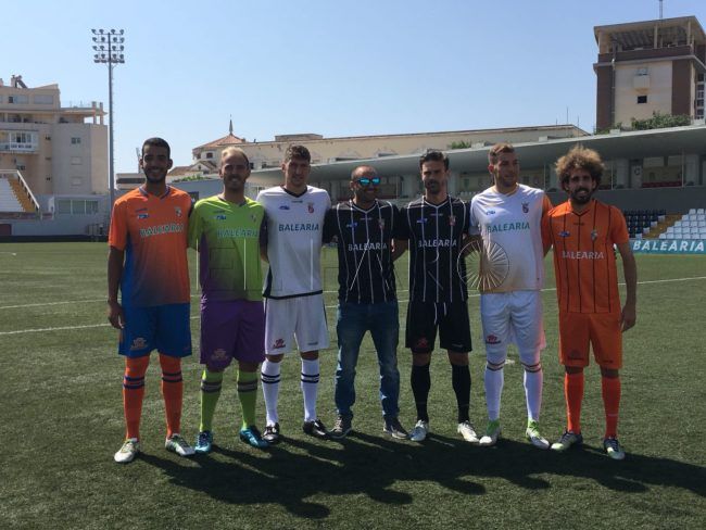 La AD Ceuta presenta su nueva equipación para la temporada 2018/2019