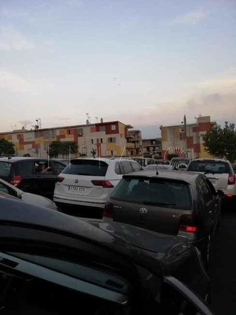 Ceutíes que quieren cruzar a Marruecos, “retenidos durante horas” en la explanada de embolsamiento