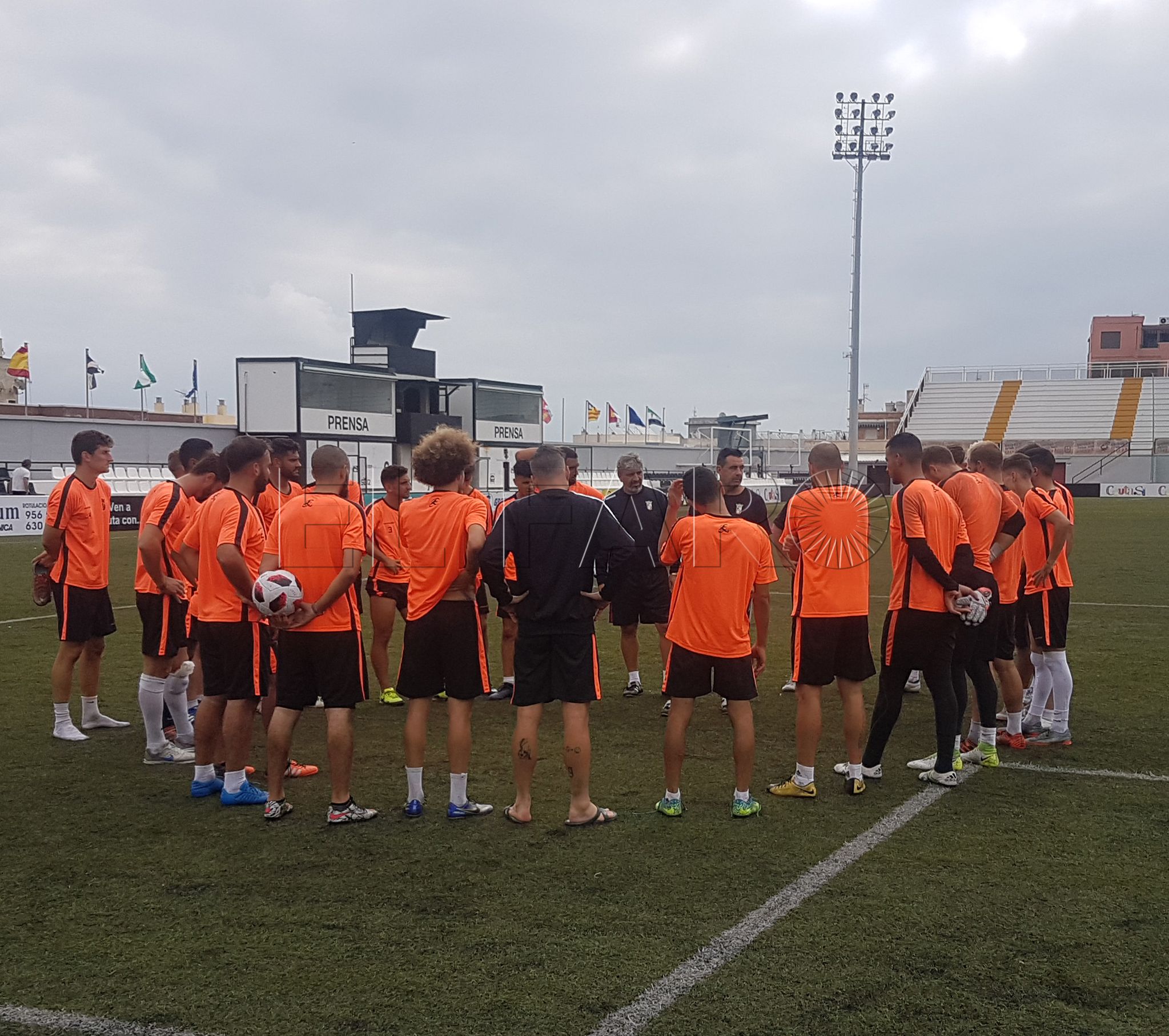 El entrenador del Ceuta, Juan Ramón, sancionado