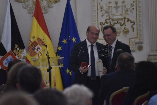 El Pleno aprueba por unanimidad la concesión de los Escudos de Oro y la Medalla de la Ciudad