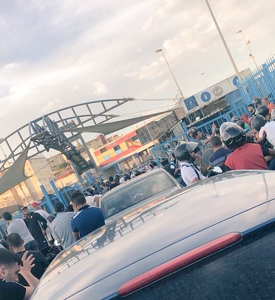 Los GRS de la Guardia Civil intervienen en la frontera para controlar a las porteadoras acumuladas para salir por Tarajal