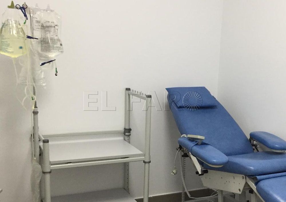 Un ceutí duerme en recuperación tras ser operado en Málaga