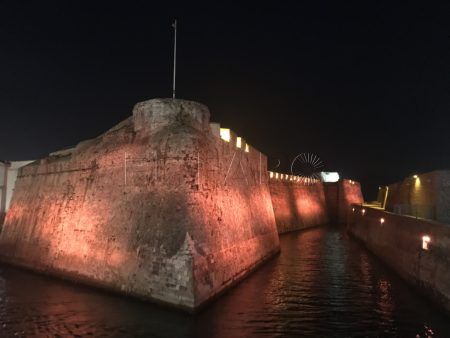 murallas-reales-ceuta-iluminan-naranja-dignidad-animal