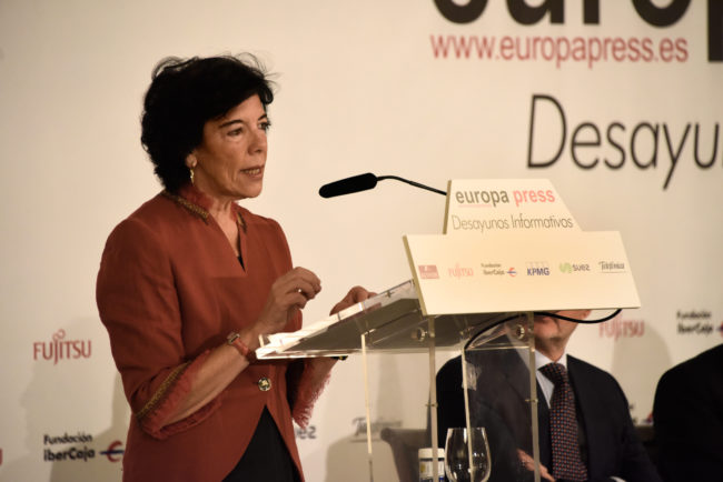 La ministra invita a una cita sobre la Educación en el siglo XXI a la Dirección Provincial en Ceuta