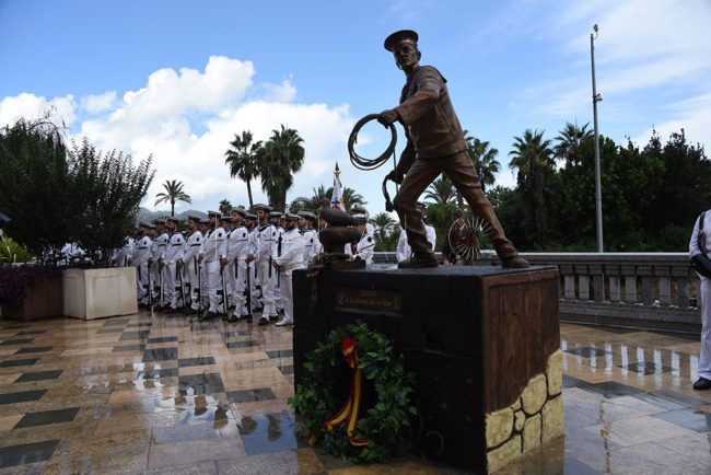 Ceuta descubre su monumento a los marineros con una escultura de la Armada Española