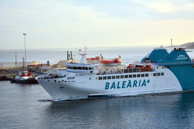 2.400 pasajeros usaron el billete turístico de Balearia en su primer mes