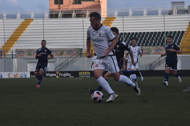 La AD Ceuta reduce distancias con el cuarto clasificado