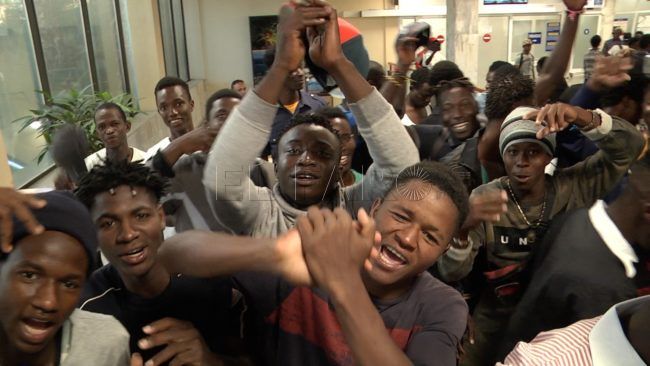 El Faro - El CETI de Ceuta rebaja su ocupación con la salida de un centenar de inmigrantes