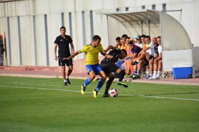 El Faro - La AD Ceuta se deja los tres puntos en Cádiz por un penalti en el minuto 94 (1-0)