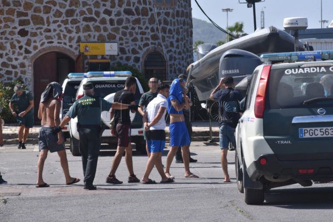 Un marroquí trasladado al Hospital tras ser encontrado en una toy con 4 inmigrantes más