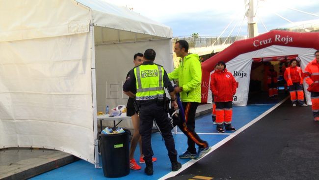 El ganador de la maratón, ‘perseguido’ por la Policía Local