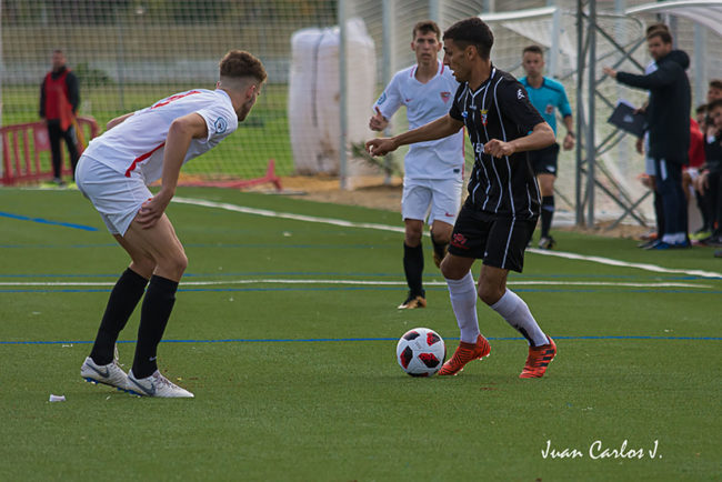 La AD Ceuta sigue a siete puntos del play-off tras ganar al Sevilla C