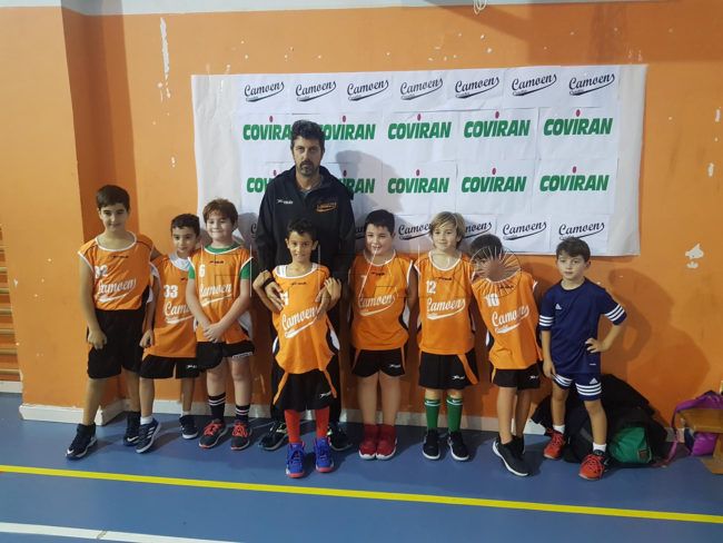 El Faro - El IES Camoens recoge litros de leche en un torneo de baloncesto