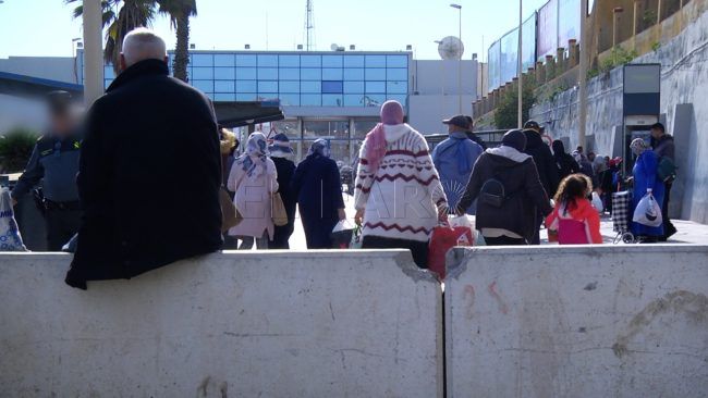 Las restricciones en la frontera que separa Ceuta de Marruecos, ‘a ojo policial’