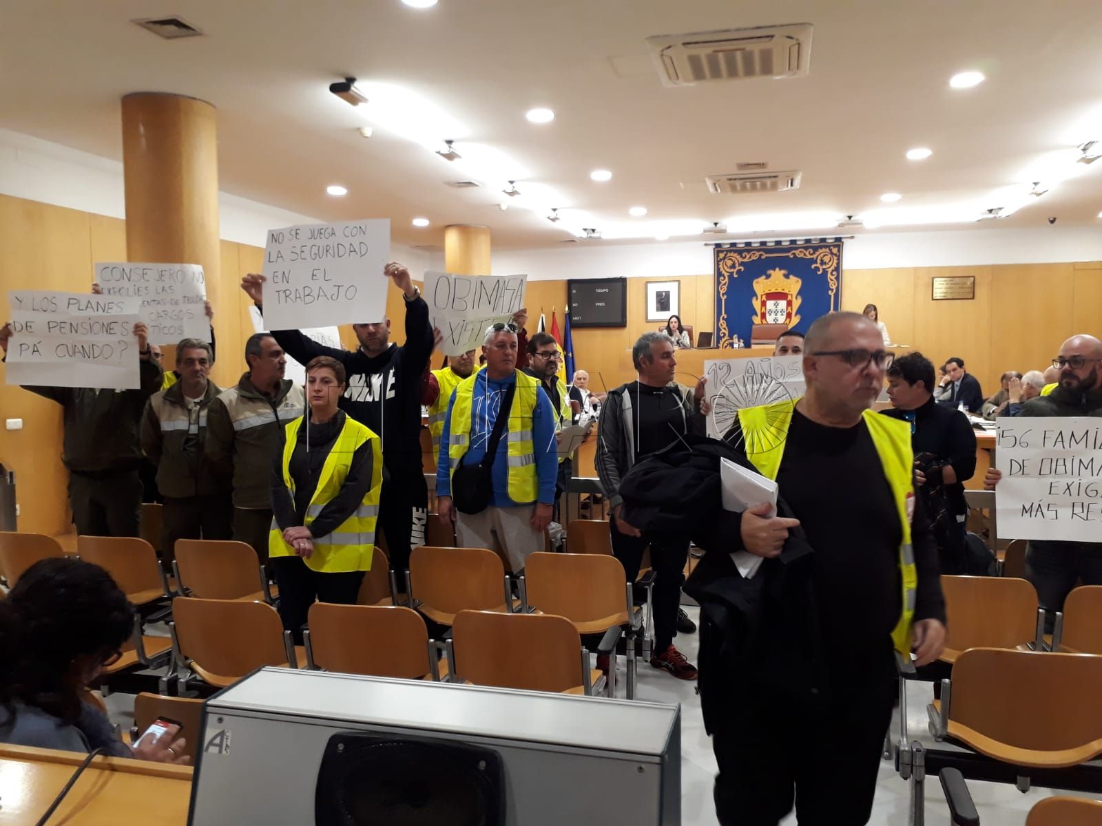 Trabajadores en el Pleno: “56 familias de Obimasa piden más respeto”